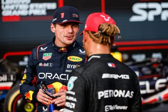 Hamilton begrijpt noodzaak uitspraken Jos Verstappen niet: 'Hij is geen onderdeel van het team'