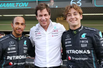 Wolff verklapt 2025-coureur bijna en ging eten met teambazen: 'Konden de dolken weer opbergen'