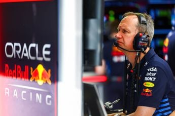 Ondertussen in F1 | Verstappen kiest voor hardhandige aanpak bij spel met Red Bull-engineer