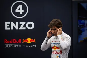 F2 in Saoedi-Arabië | Fittipaldi wint Feature Race dankzij sterk optreden en uitstekende strategie