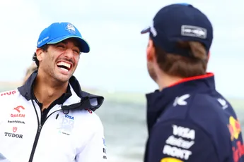 Ricciardo trots op Verstappen: 'Gaaf dat mijn teamgenoot dat heeft bereikt'