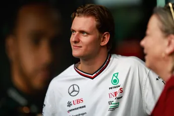 Schumacher haalt fel uit en blijft hopen op terugkeer: 'Ze zagen me als brokkenpiloot'