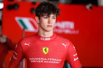 Alles over de piepjonge vervanger van Sainz, die meteen in enkele recordlijstjes zal verschijnen