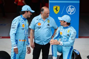 Ondertussen in F1 | Leclerc en Sainz ook met RC-autootjes competitief: 'Oh, blauwe vlaggen!'