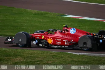 [FOTO'S] - Ferrari test tweede versie van wielkappen voor regensessies