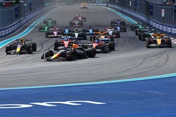 Brokkenpiloten | Red Bull voor het eerst meeste schade dankzij Verstappens aanvaring met paaltje