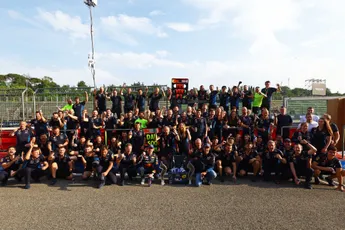 Van Buren geeft zeldzaam inkijkje in Red Bull-keuken: 'Dat laat zien hoe speciaal Verstappen is'