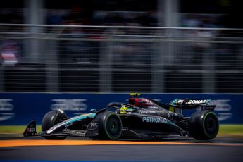 Verslag VT2 | Hamilton zet Mercedes bovenaan, ontevreden Verstappen glijdt naar P5