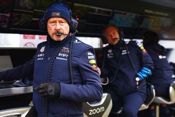 Column | Mercedes en McLaren genieten van verdere aftakeling Red Bull