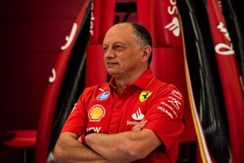 Ondertussen in F1 | Vasseur ligt dubbel om eigen grap met kritiek op Ferrari