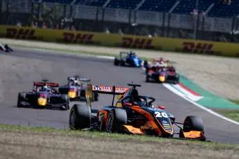F2 en F3 in Emilia-Romagna | Tramnitz wint chaotische sprintrace, Van Hoepen komt er niet aan te pas