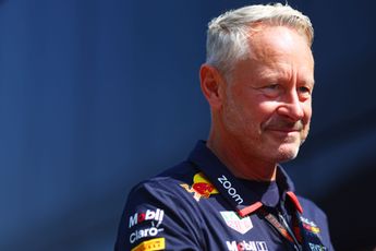 Vertrekkend sportief directeur bewierookt Verstappen: 'Dat Max dan alsnog de titel pakt'