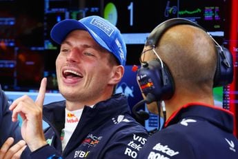 Ondertussen in F1 | Red Bull met gevoel voor humor: 'Is dat Godzilla junior junior?'