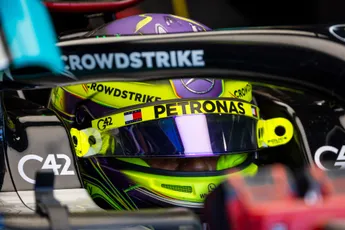 Hamilton praat liever niet over de race: 'Dankbaar dat ik vandaag opstond en gezond was'