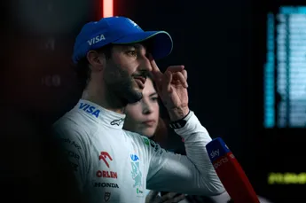Sportief directeur snapt niks van langzame Ricciardo: 'Het was eerlijk gezegd een mysterie'