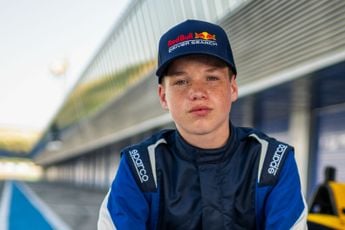 [FOTO'S] Verstappen verwelkomt Coronel bij de Red Bull-familie: 'Hij heeft tijd genoeg'