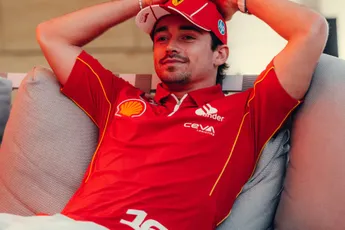 Ondertussen in F1 | Leclerc vraagt vriendin ten huwelijk, hondje Leo helpt