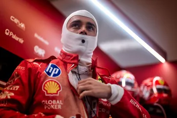 Verslag VT1 | Leclerc opent in Abu Dhabi met de snelste tijd, Verstappen kijkt toe