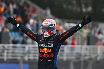 Regenkoning Verstappen draaide de kraan nog verder open en spoelde titeldromen Norris van de baan