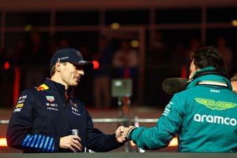 Alonso wil niets liever dan om de titel vechten met Verstappen: 'Dat is zijn kracht'