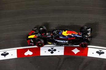 Vierde opeenvolgende titel zet Verstappen op poleposition om Schumacher hiermee te evenaren