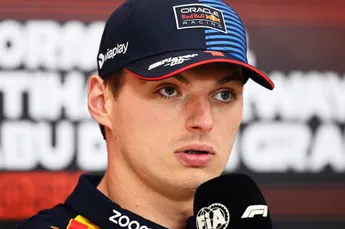 Verstappen kraakt FIA-journalist af 'Wat kinderachtig, hier word ik pissig van'