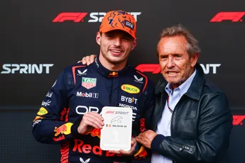 Autosportlegende Ickx is verzot op Verstappen: 'Hij is een van de weinigen die me nog herkent'