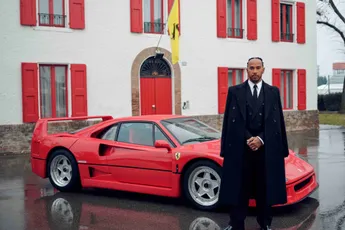 Oud-coureur weet zeker dat Ferrari titel pakt: 'Kan niet zeggen of het Hamilton of Leclerc wordt'