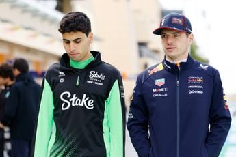 Ondertussen in F1 | Verstappen grapt met F1-debutant: 'Ik wacht totdat je naar buiten komt'