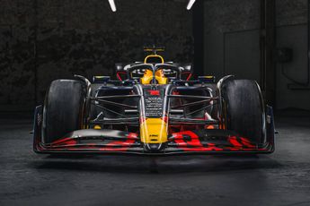 Red Bull licht tipje van de sluiter op bij 2025-auto met studiofoto's