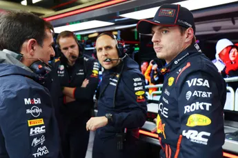 Verstappen legde verzoek van Lambiase eerst naast zich neer: 'Ze vormen een geweldig stel'