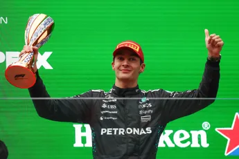 Russell tevreden met opnieuw 'maximaal resultaat' in China, richt pijlen op McLaren