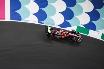 Hamilton stelt 'een hersentransplantatie' nodig te hebben voor prestaties, Ferrari-top is niet blij