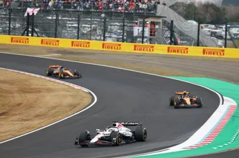 Slechts één reden voor de zege in Japan: 'Ik denk dat Verstappen zichzelf te klein maakt'
