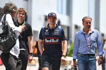 Meer duidelijkheid over contract Verstappen: 'Volgend jaar andere prestatieclausule'