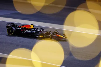 De race van Verstappen | Verstappens rapen waren gaar: 'F*ck's sake! Echt belachelijk'