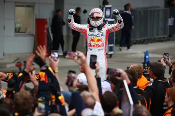 Palmer met uitgebreid betoog: 'Denkt nu echt iemand dat ze Verstappen kunnen benaderen?'