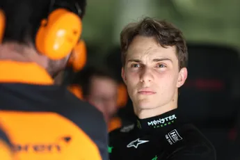 Piastri grijpt poleposition, Norris vergooit het en staat met Verstappen buiten de top vijf