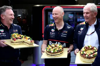 Ondertussen in F1 | Prachtige beelden: oude fan heeft dag van zijn leven