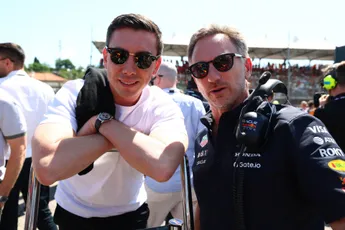 Zoon van Red Bull-oprichter reageert emotioneel op zege Verstappen: 'Mijn vader zou trots op hem zijn'