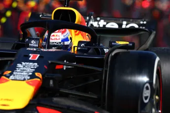 Trotse Verstappen blikt terug, maar heeft wel enige fysieke klachten: 'Mijn rug doet pijn'