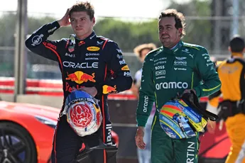 Alonso hoopt dat Verstappen na zijn F1-carrière blijft racen: 'Dan gaan we allemaal weer kijken'