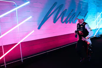 NOS-analist lyrisch over Verstappen in matige auto: 'Hij maakt wel echt het verschil'