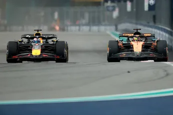 Internationale media staan stil bij pittige duels met McLarens: 'Verstappen verdedigt tot uiterste, zagen dit al duizend keer'