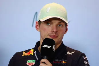 Verstappen test Sky Sports-journaliste: 'Is dat een probleem?'