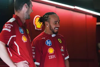 Hamilton ziet lichtpunt bij Ferrari: ‘Ik kom dichterbij Charles’