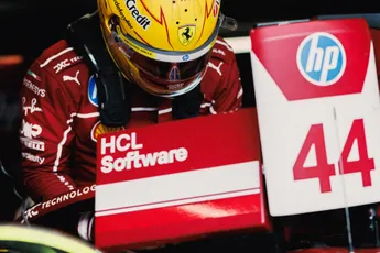 Hamilton ziet het somber in voor Ferrari: 'Dat zal al een hele uitdaging worden'