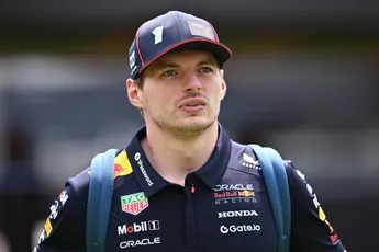Verstappen vertelt over ontmoeting op vliegveld met Russell: 'We leven en leren allemaal toch?'