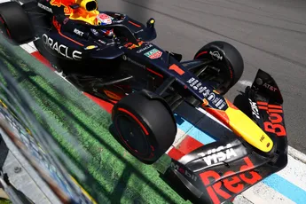 Verstappen en Mercedes houden met afwijkende aanpak een troef achter de hand