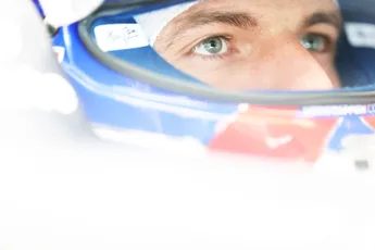Verstappen lacht om vraag over acteur Brad Pitt (61): 'Wie weet ben ik dan al opa'